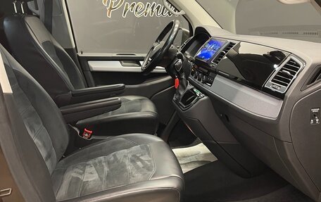 Volkswagen Multivan T6 рестайлинг, 2016 год, 3 800 000 рублей, 10 фотография