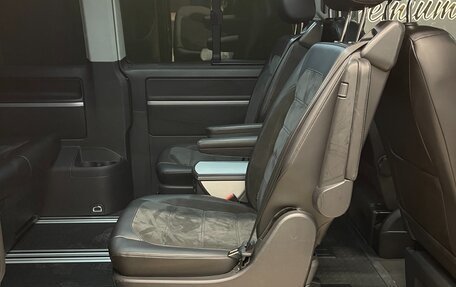 Volkswagen Multivan T6 рестайлинг, 2016 год, 3 800 000 рублей, 11 фотография