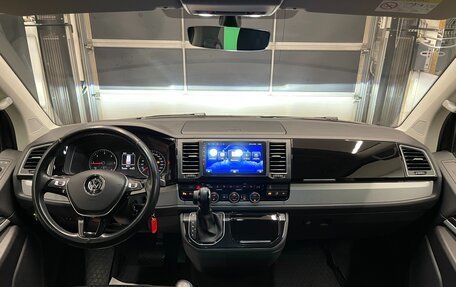 Volkswagen Multivan T6 рестайлинг, 2016 год, 3 800 000 рублей, 15 фотография