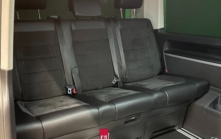 Volkswagen Multivan T6 рестайлинг, 2016 год, 3 800 000 рублей, 12 фотография