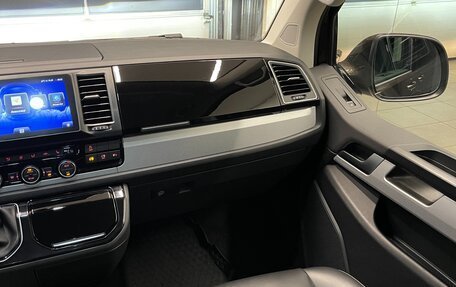 Volkswagen Multivan T6 рестайлинг, 2016 год, 3 800 000 рублей, 17 фотография