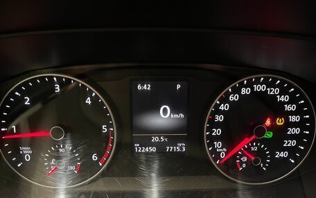 Volkswagen Multivan T6 рестайлинг, 2016 год, 3 800 000 рублей, 19 фотография