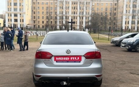 Volkswagen Jetta VI, 2011 год, 600 000 рублей, 4 фотография
