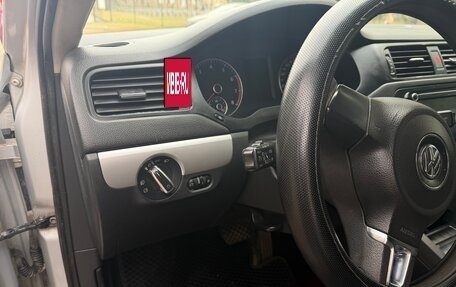 Volkswagen Jetta VI, 2011 год, 600 000 рублей, 16 фотография