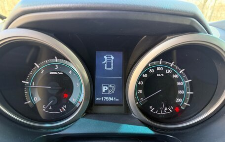 Toyota Land Cruiser Prado 150 рестайлинг 2, 2011 год, 2 850 000 рублей, 8 фотография