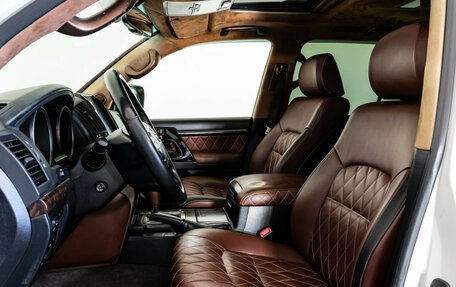 Toyota Land Cruiser 200, 2011 год, 2 499 000 рублей, 23 фотография