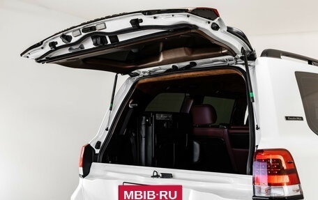 Toyota Land Cruiser 200, 2011 год, 2 499 000 рублей, 32 фотография