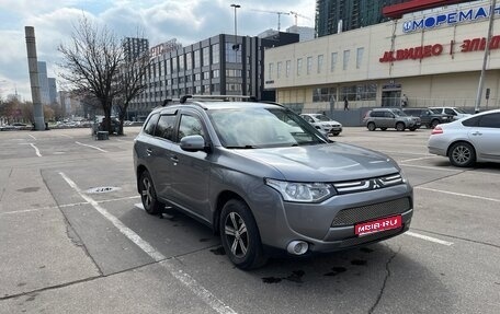 Mitsubishi Outlander III рестайлинг 3, 2012 год, 1 200 000 рублей, 1 фотография