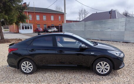 Hyundai Solaris II рестайлинг, 2017 год, 1 300 000 рублей, 3 фотография