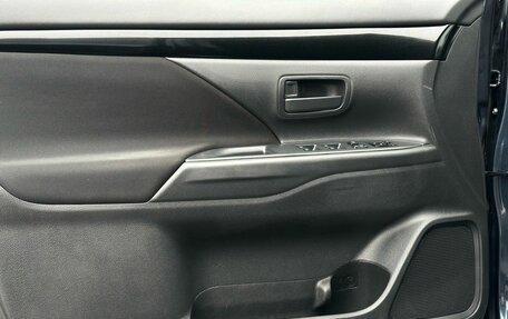 Mitsubishi Outlander III рестайлинг 3, 2019 год, 1 899 000 рублей, 13 фотография