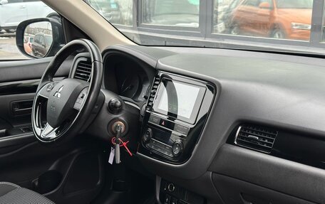 Mitsubishi Outlander III рестайлинг 3, 2019 год, 1 899 000 рублей, 12 фотография