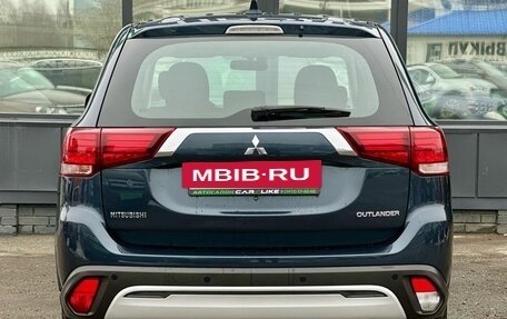 Mitsubishi Outlander III рестайлинг 3, 2019 год, 1 899 000 рублей, 6 фотография