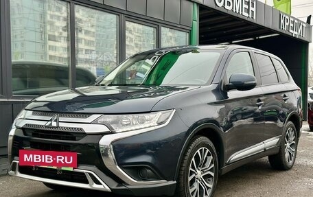 Mitsubishi Outlander III рестайлинг 3, 2019 год, 1 899 000 рублей, 7 фотография
