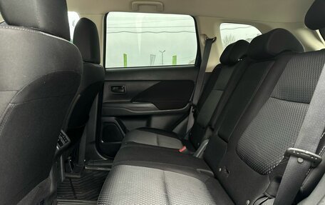 Mitsubishi Outlander III рестайлинг 3, 2019 год, 1 899 000 рублей, 25 фотография