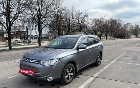Mitsubishi Outlander III рестайлинг 3, 2012 год, 1 200 000 рублей, 3 фотография