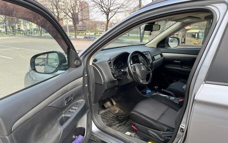 Mitsubishi Outlander III рестайлинг 3, 2012 год, 1 200 000 рублей, 10 фотография