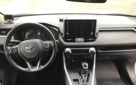 Toyota RAV4, 2020 год, 3 390 000 рублей, 3 фотография