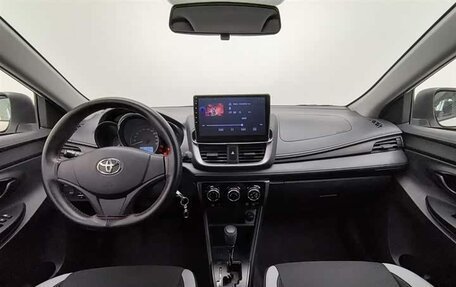Toyota Yaris XP150 рестайлинг, 2021 год, 1 174 505 рублей, 2 фотография