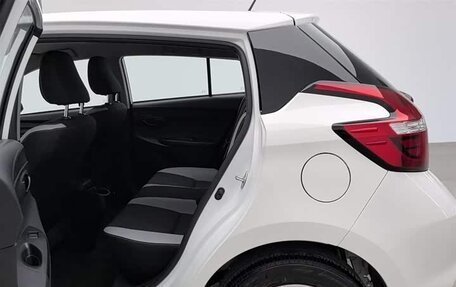 Toyota Yaris XP150 рестайлинг, 2021 год, 1 174 505 рублей, 4 фотография