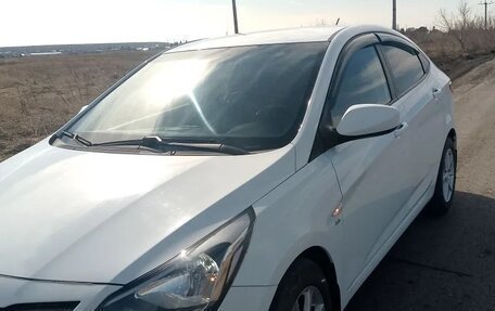 Hyundai Solaris II рестайлинг, 2014 год, 960 000 рублей, 2 фотография