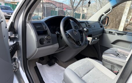 Volkswagen Caravelle T5, 2006 год, 1 650 000 рублей, 6 фотография