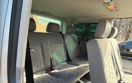 Volkswagen Caravelle T5, 2006 год, 1 650 000 рублей, 10 фотография