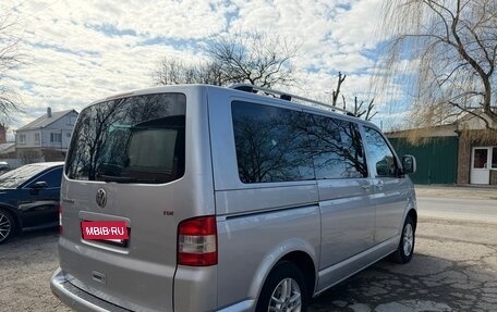Volkswagen Caravelle T5, 2006 год, 1 650 000 рублей, 3 фотография