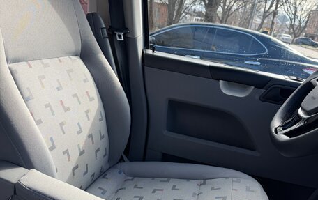 Volkswagen Caravelle T5, 2006 год, 1 650 000 рублей, 17 фотография