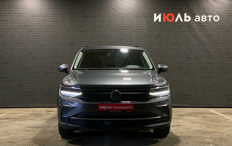Volkswagen Tiguan II, 2021 год, 2 579 000 рублей, 2 фотография