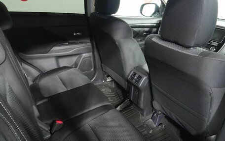 Mitsubishi Outlander III рестайлинг 3, 2018 год, 2 267 000 рублей, 11 фотография