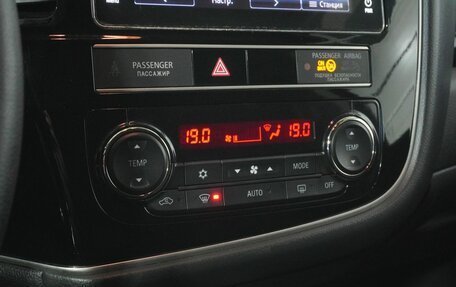 Mitsubishi Outlander III рестайлинг 3, 2018 год, 2 267 000 рублей, 13 фотография