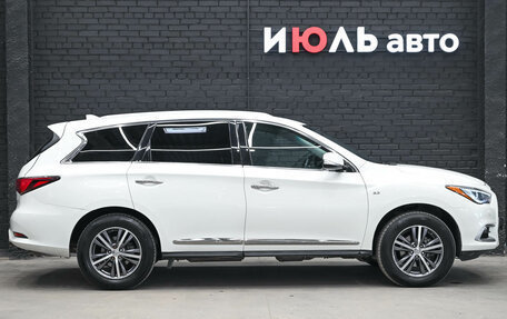 Infiniti QX60 I рестайлинг, 2017 год, 2 550 000 рублей, 8 фотография