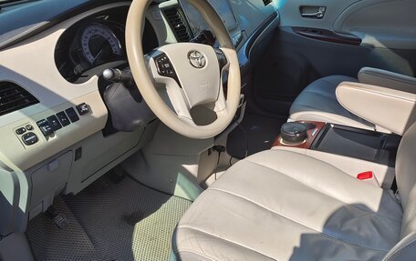 Toyota Sienna III, 2010 год, 2 000 000 рублей, 4 фотография