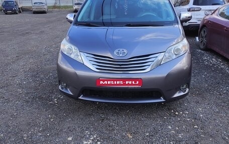 Toyota Sienna III, 2010 год, 2 000 000 рублей, 6 фотография