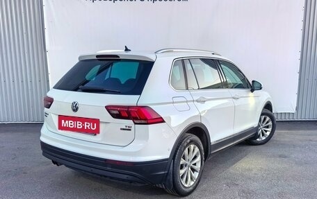 Volkswagen Tiguan II, 2017 год, 2 240 000 рублей, 2 фотография