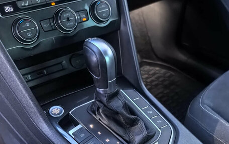 Volkswagen Tiguan II, 2017 год, 2 240 000 рублей, 16 фотография