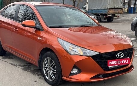 Hyundai Solaris II рестайлинг, 2021 год, 1 642 000 рублей, 3 фотография