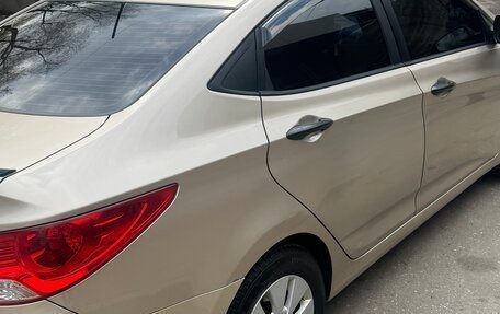 Hyundai Solaris II рестайлинг, 2012 год, 610 000 рублей, 2 фотография