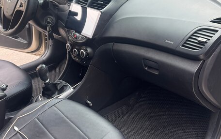 Hyundai Solaris II рестайлинг, 2012 год, 610 000 рублей, 10 фотография