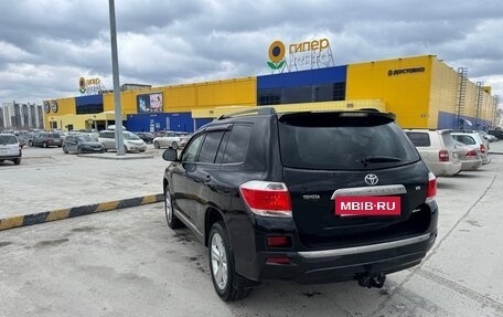 Toyota Highlander III, 2013 год, 2 200 000 рублей, 4 фотография