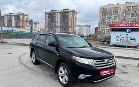 Toyota Highlander III, 2013 год, 2 200 000 рублей, 2 фотография