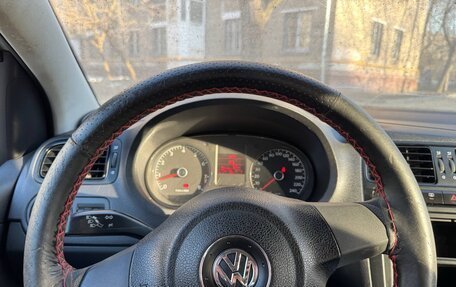 Volkswagen Polo VI (EU Market), 2012 год, 260 000 рублей, 11 фотография