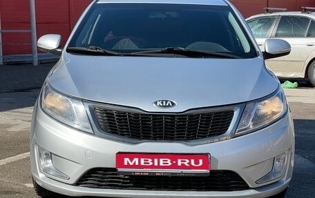KIA Rio III рестайлинг, 2013 год, 870 000 рублей, 1 фотография