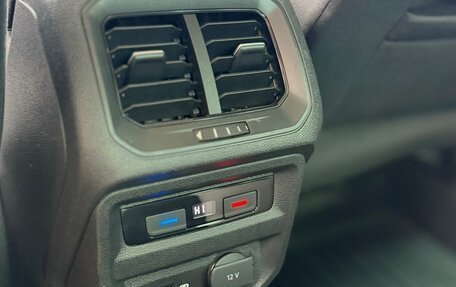 Volkswagen Tiguan II, 2019 год, 2 430 000 рублей, 13 фотография