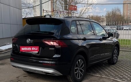 Volkswagen Tiguan II, 2019 год, 2 430 000 рублей, 6 фотография