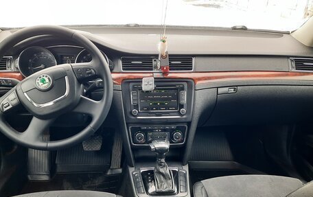 Skoda Superb III рестайлинг, 2009 год, 980 000 рублей, 3 фотография