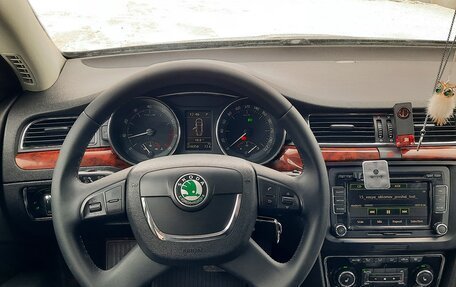 Skoda Superb III рестайлинг, 2009 год, 980 000 рублей, 17 фотография