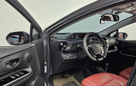 Toyota Prius c I, 2020 год, 1 540 000 рублей, 6 фотография