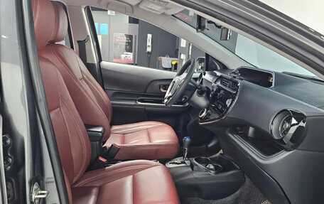 Toyota Prius c I, 2020 год, 1 540 000 рублей, 14 фотография