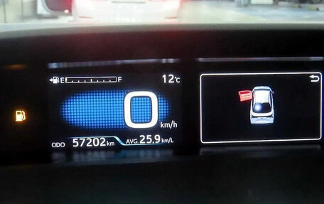 Toyota Prius IV XW50, 2022 год, 2 100 000 рублей, 9 фотография